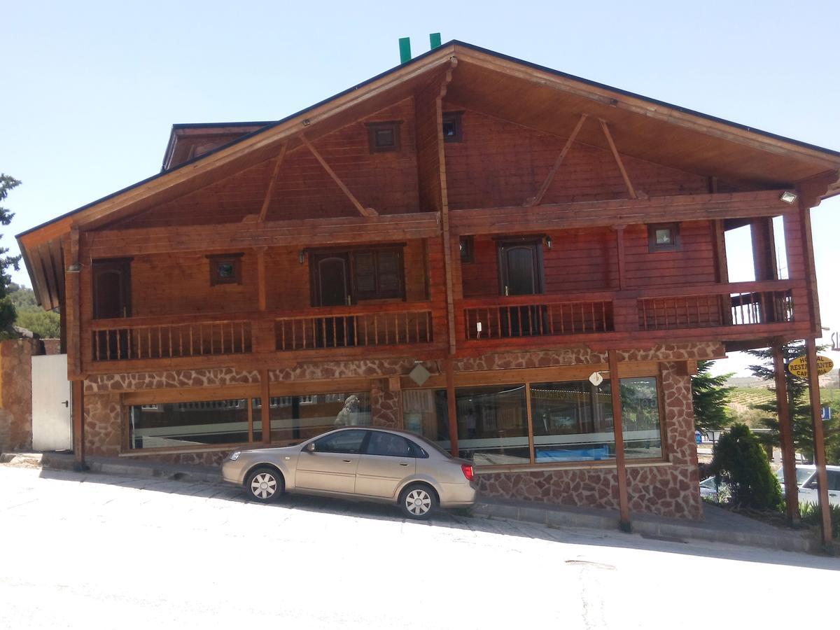 Hostal Sierra De Баса Екстер'єр фото